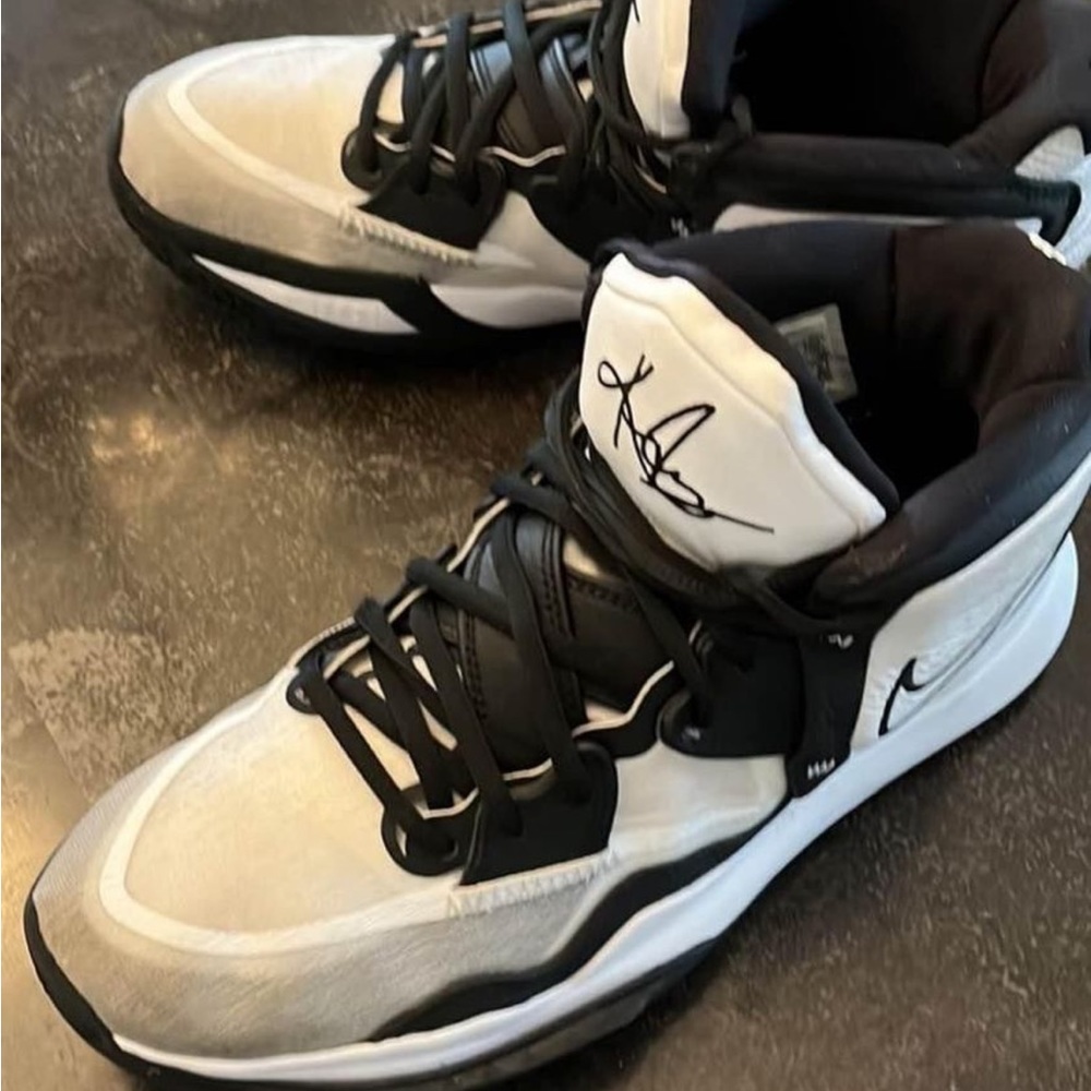 Nike Basketball or Volleyball Shoes Kyrie 8 Infinity